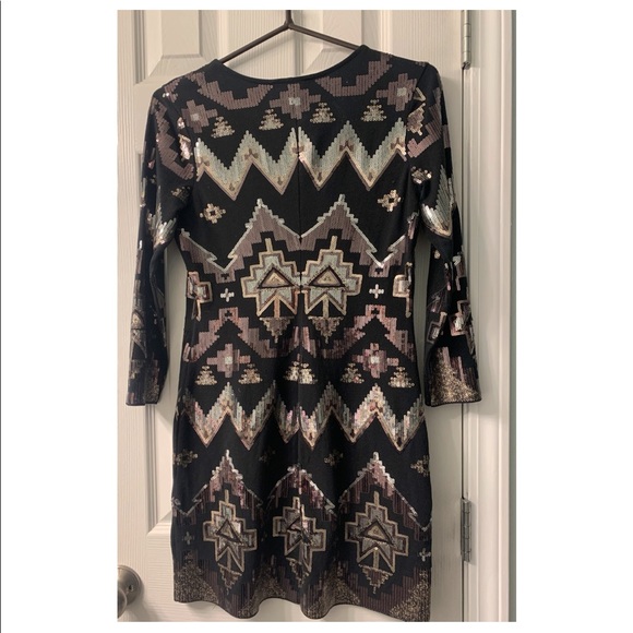 Express knee length sequin dress - Picture 3 of 3